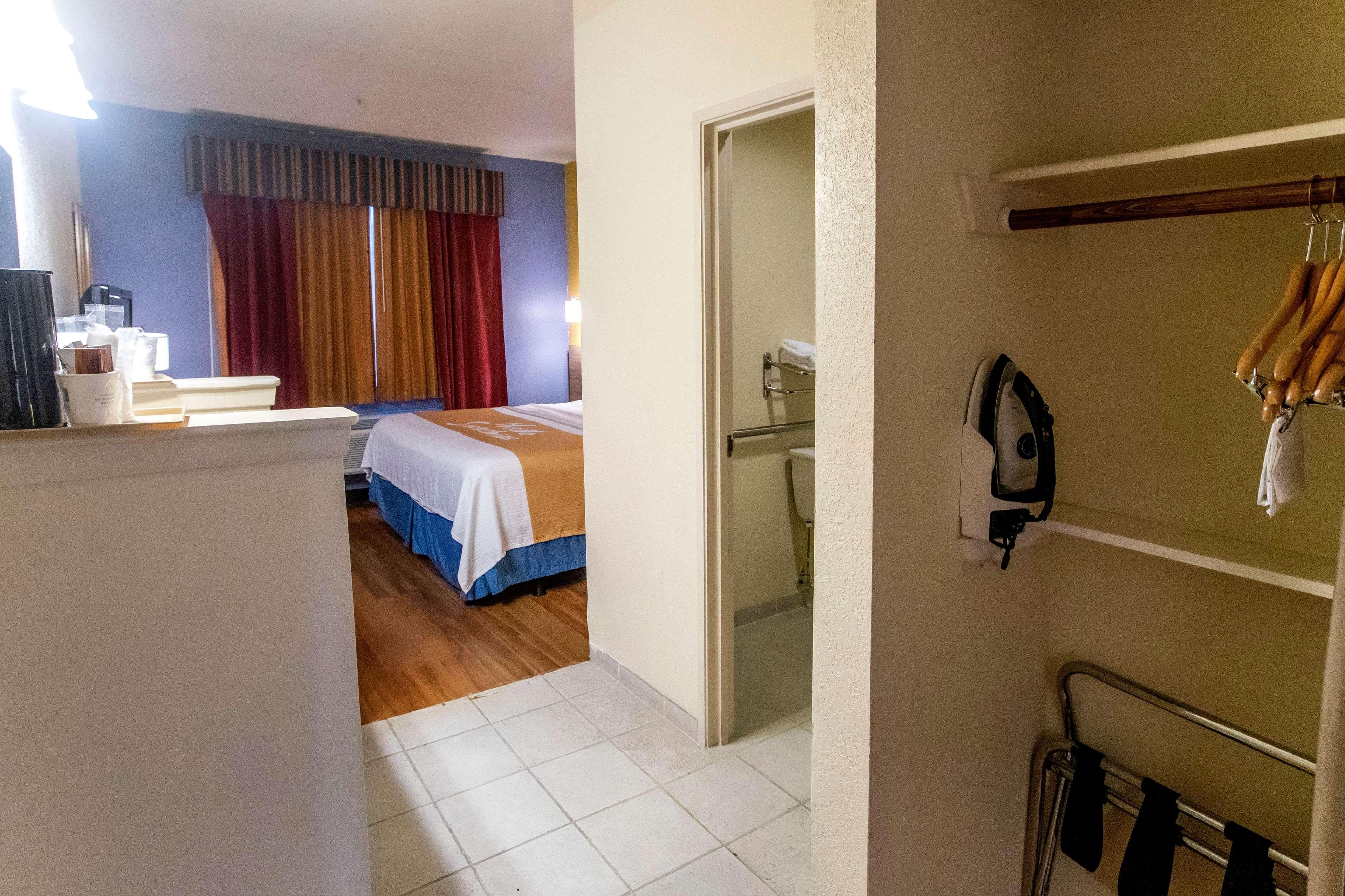 Days Inn & Suites By Wyndham Houston North/Aldine Экстерьер фото