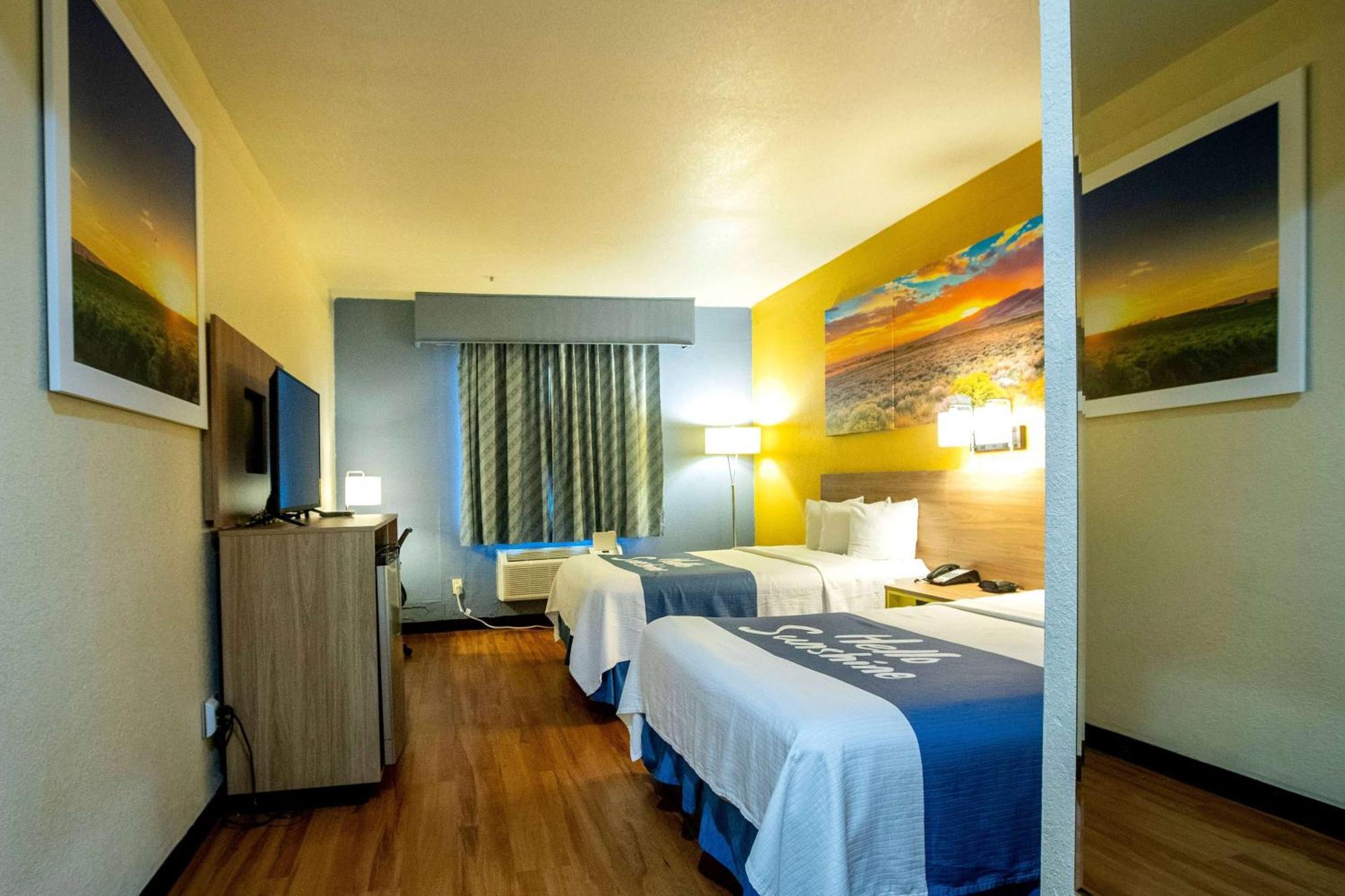 Days Inn & Suites By Wyndham Houston North/Aldine Экстерьер фото