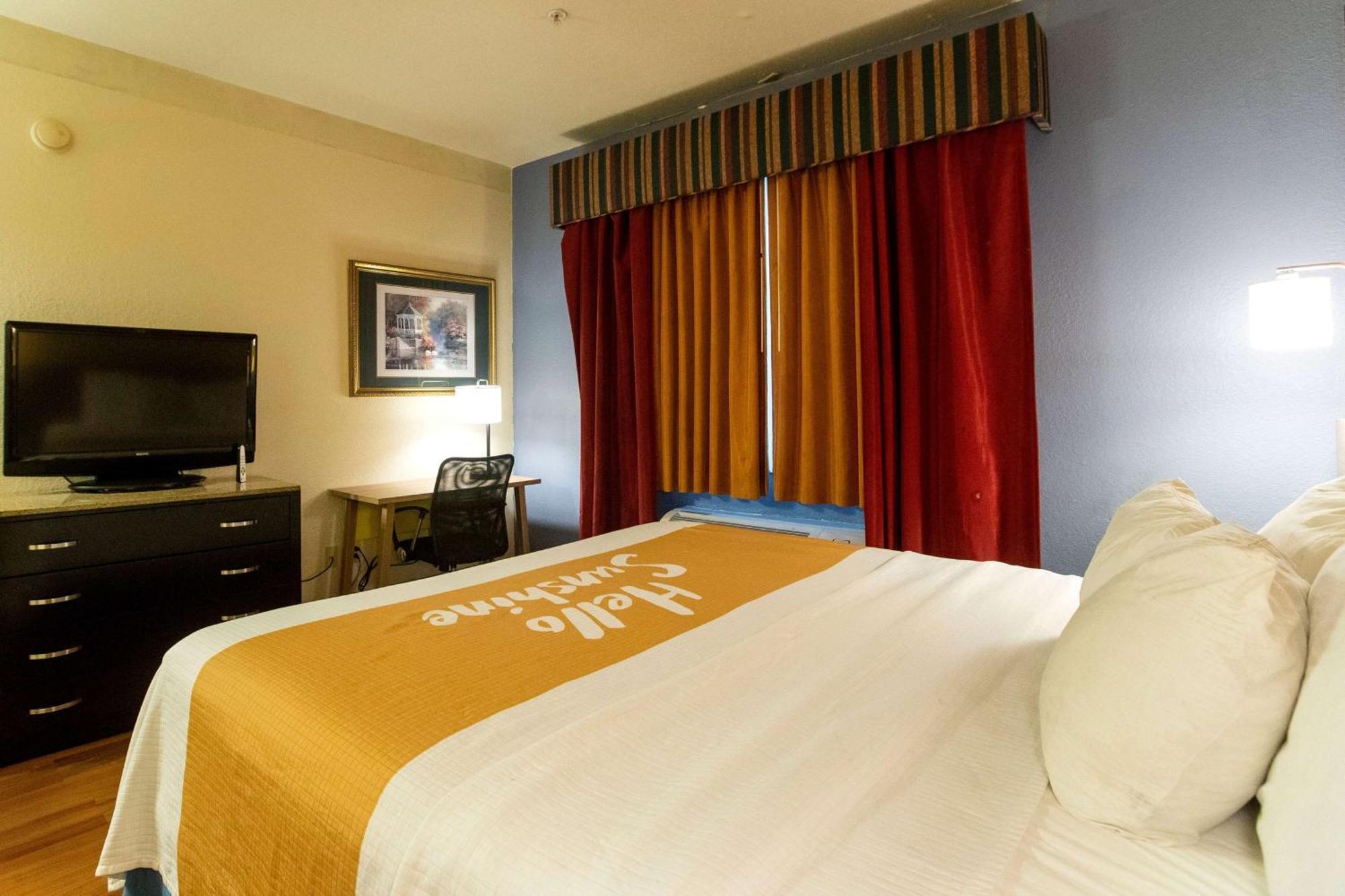 Days Inn & Suites By Wyndham Houston North/Aldine Экстерьер фото