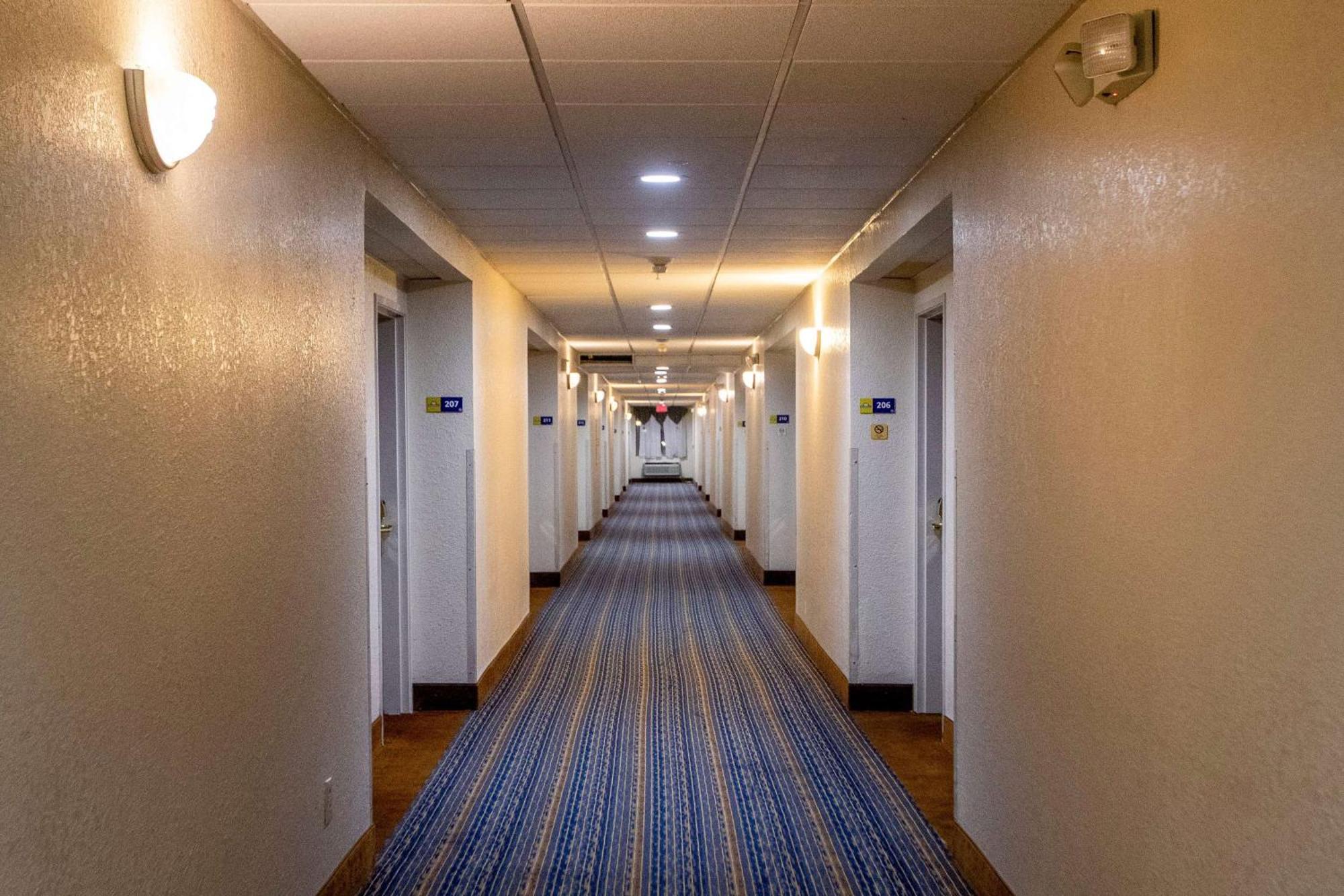 Days Inn & Suites By Wyndham Houston North/Aldine Экстерьер фото