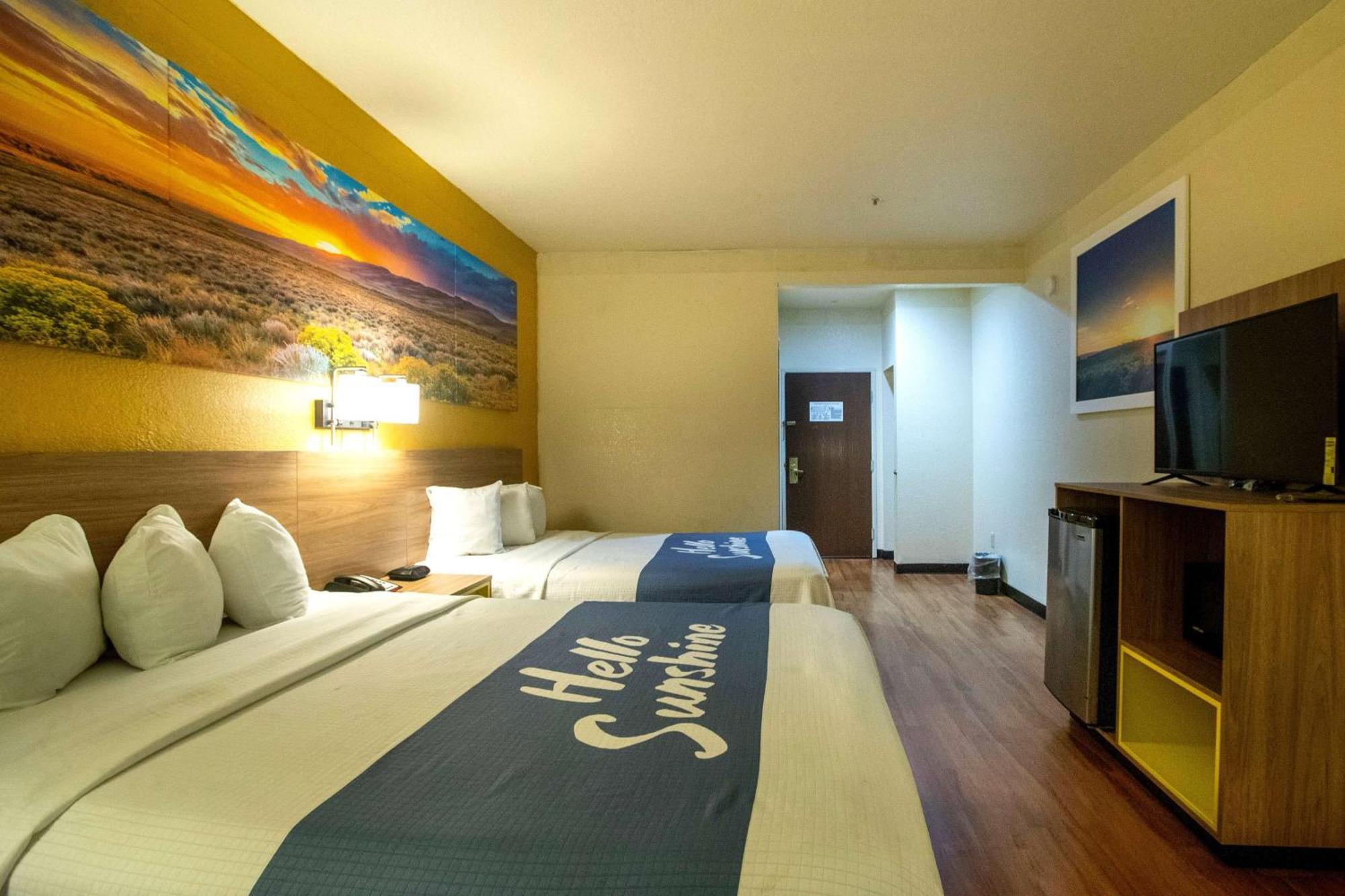 Days Inn & Suites By Wyndham Houston North/Aldine Экстерьер фото