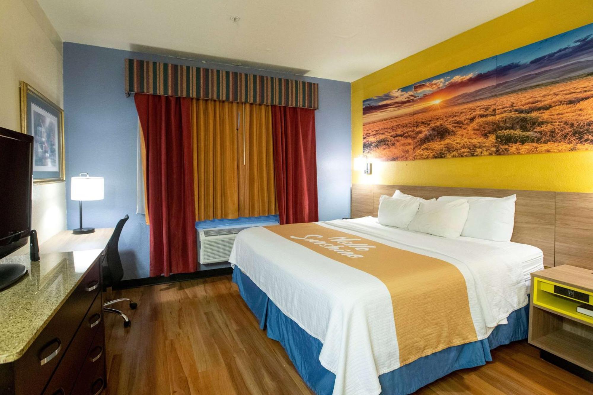 Days Inn & Suites By Wyndham Houston North/Aldine Экстерьер фото