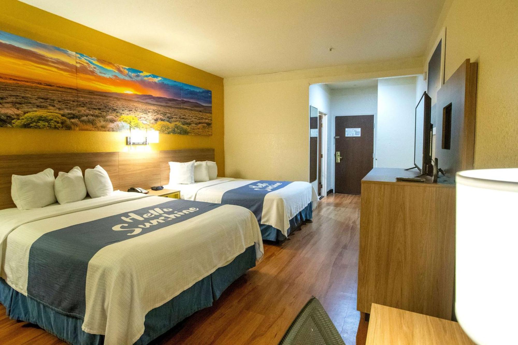 Days Inn & Suites By Wyndham Houston North/Aldine Экстерьер фото